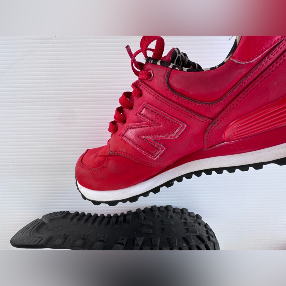 New Balance 574 V1 High Roller Red Sneakers WL574SPR Women’s Size 8 Leopard - Picture 9 of 14